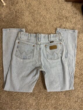 Wrangler Men’s Light Wash Cowboy Cut Jeans